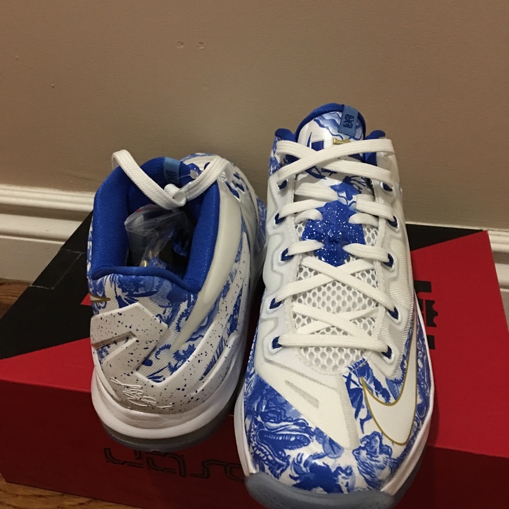 Sneakers - Picture 5 of 5